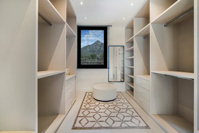 Contemporanea villa en Milla de Oro, Marbella — 18