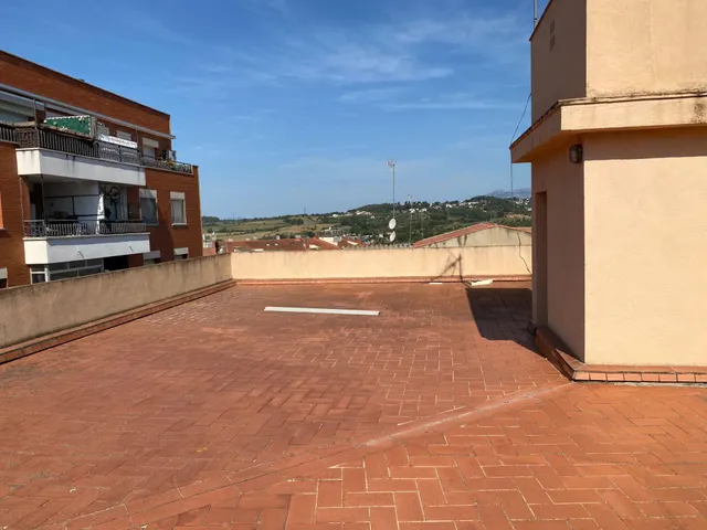 Casa unifamiliar en planta única con amplios espacios y gran terraza — 33
