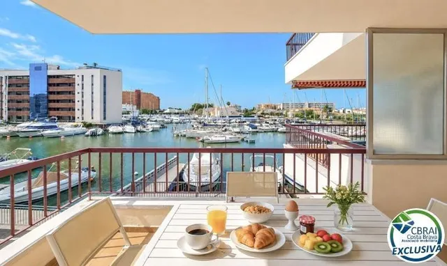 Tu rincón junto al mar en Roses: terraza con vistas al canal - foto 5