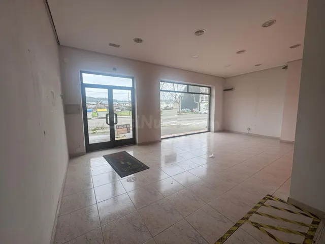 SE ALQUILA LOCAL DE 110 M2 EN COMPOSTILLA - foto 2