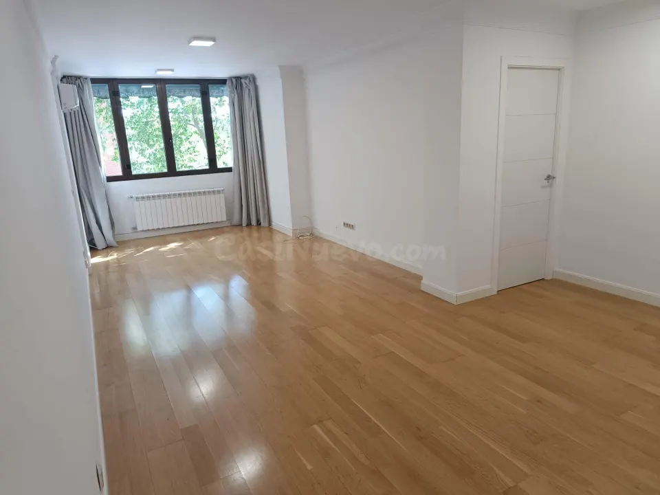 Exterior de 3 dormitorios 2 baños mas aseo de cortesia, para entrar a vivir, buena finca, portero fisico y de fin de semana, zonas comunes ajardinadas y deportivas, excelente zona y muy bien comun