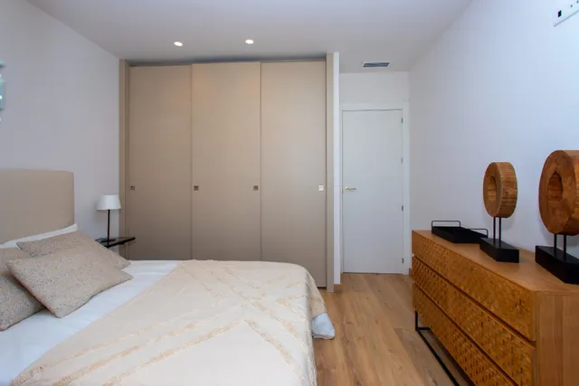 ¡VILLA DE OBRA NUEVA POR 365.000 € EN MONFORTE DEL CID! 3 dormitorios, 3 baños, sótano privado y espectacular solárium. — 12