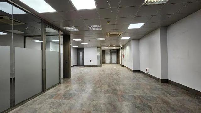 Edifificio neoclasico en el centro de Figueres. — 41