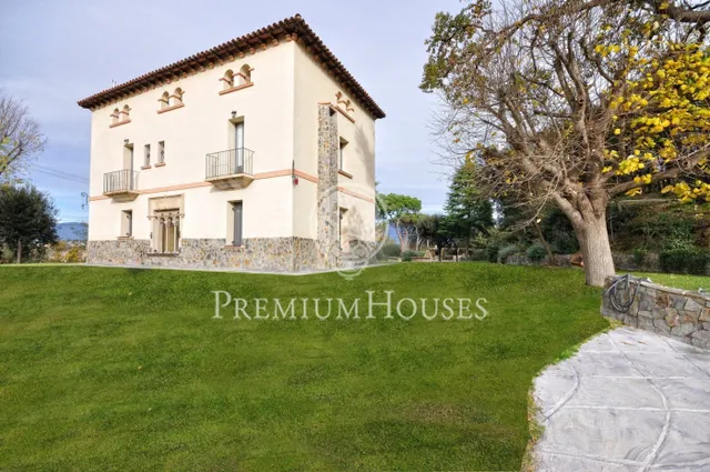 Casa señorial reformada en Llinars del Vallés — 43