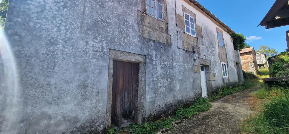 CASA DE PIEDRA CON TERRENO OPARA REFORMAR EN OUTES