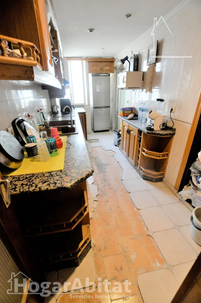 AMPLIO Y EXTERIOR CON BALCÓN Y TRASTERO, EN EL CENTRO — 10
