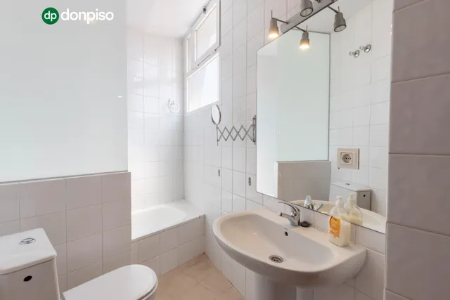 FANTÁSTICO TRÍPLEX EN CÁJAR: UNA VIVIENDA LLEVA DE AMPLITUD Y LUMINOSIDAD — 35