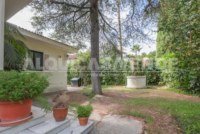 Exclusiva villa de lujo en Simón Verde: 1.150 m2 de parcela privada, gran piscina y bodega, a un paso de Sevilla. — 2
