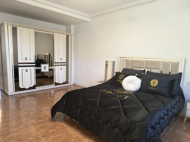 ALQUILER DE EXCELENTE CASA DE CAMPO CON 5 GARAJE — 12