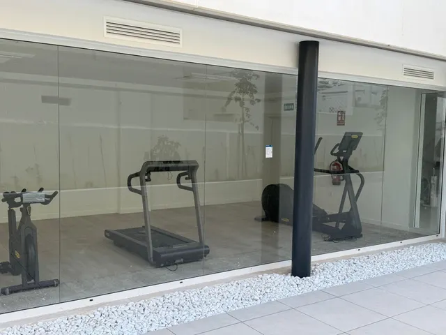 Cuenta con zonas comunes pensadas para el disfrute y la relajación: piscina para adultos, gastrojardín, un gimnasio completo y un spa con sauna. — 15