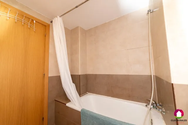 VIVIENDA DE PROTECCIÓN OFICIAL — 23