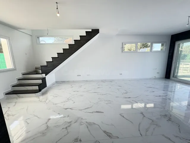 Villa 4 habitaciones 160m² en venta - Urbanización Perla del - foto 4