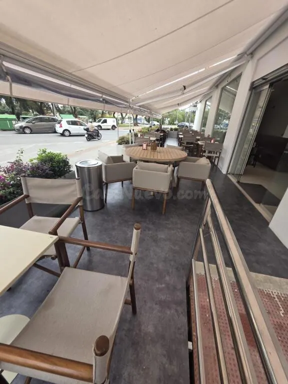 Se traspasa exclusiva cafetería/heladería /brunch con obrado - foto 2