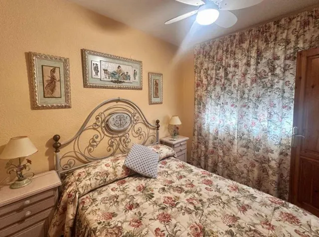 Bungalow con amplia terraza a pocos pasos de la playa y orientación Sur. — 28