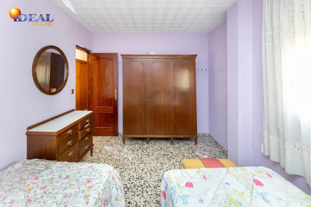 Local + vivienda en Avda. Cadiz — 26
