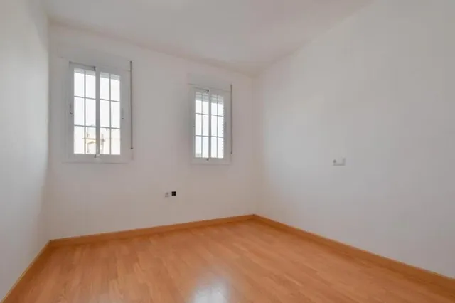 Piso con garaje en Láchar — 21