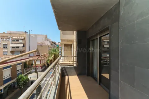 APARTAMENTO EN EL CENTRO DE TORREVIEJA CON GARAJE Y TRASTERO