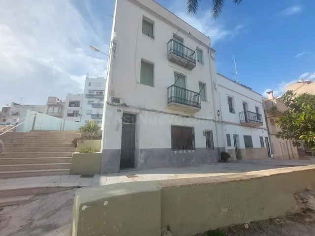 Edificio en el Centro de L'Ametlla de Mar: Oportunidad para 