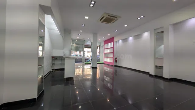 ¡GRAN LOCAL COMERCIAL EN ALQUILER, ELCHE, JUNTO A HIPERBER Y REINA VICTORIA, 150 M2, ASEO Y CRISTALERA A LA CALLE! — 2
