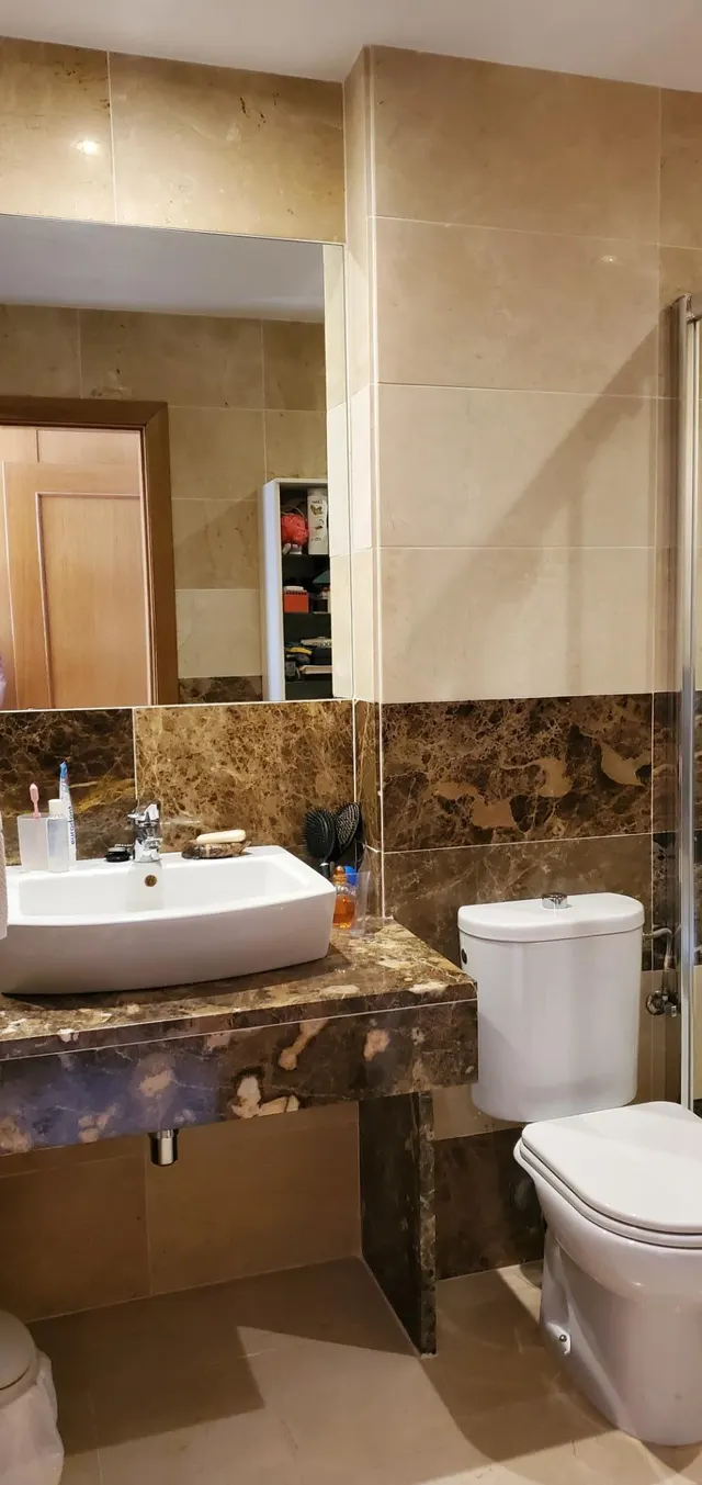 ¡oportunidad en nuevo bulevar! amplio chalet adosado con jardín único y dos plazas de parking privadas. — 31