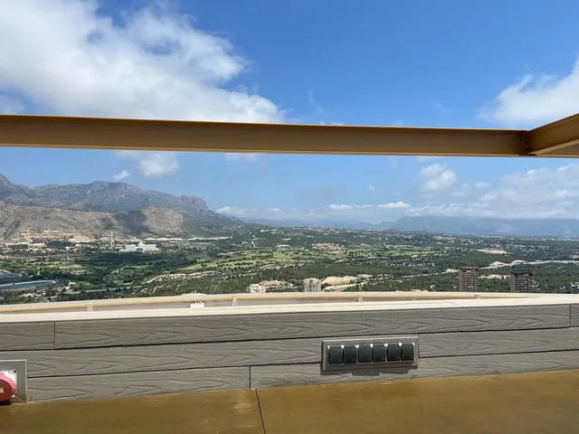 Se vende preciosos apartamento en Poniente con 2 dormitorios, 1 baño, parking y trastero — 31