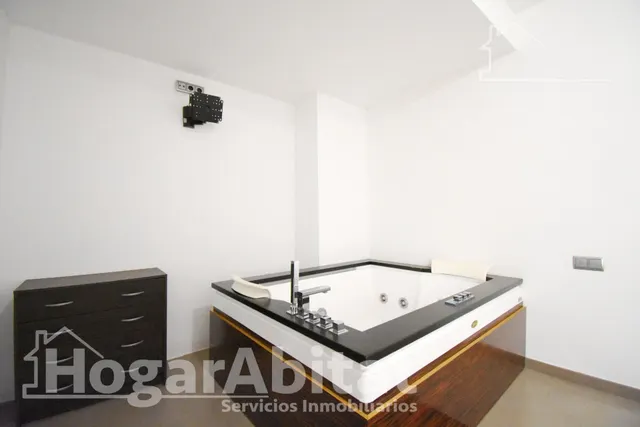 ¡HOGAR DE LUJO! MUY AMPLIO, BONITO Y LUMINOSO, TODO AMUEBLADO — 39