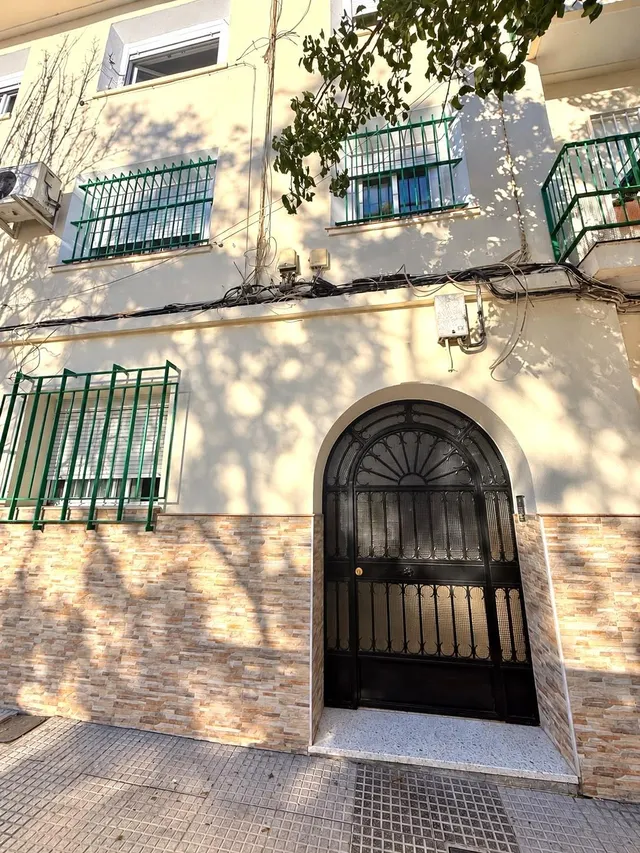 ¡BAJO DE 3 DORMITORIOS CON GRAN PATIO JUNTO A EL CORTE INGLÉ - foto 2