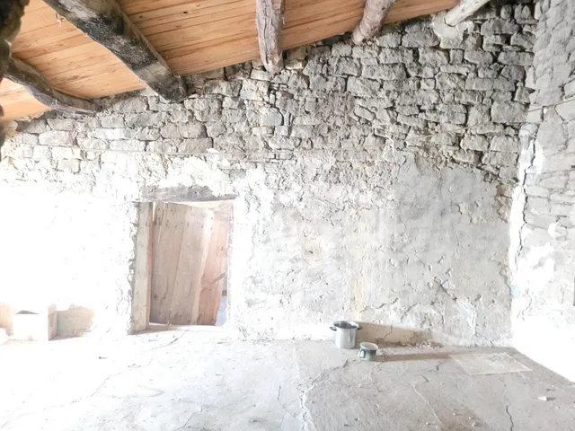 CASA CON CORRAL y TERRENO EN SAN MARTÍN DE UNX — 24