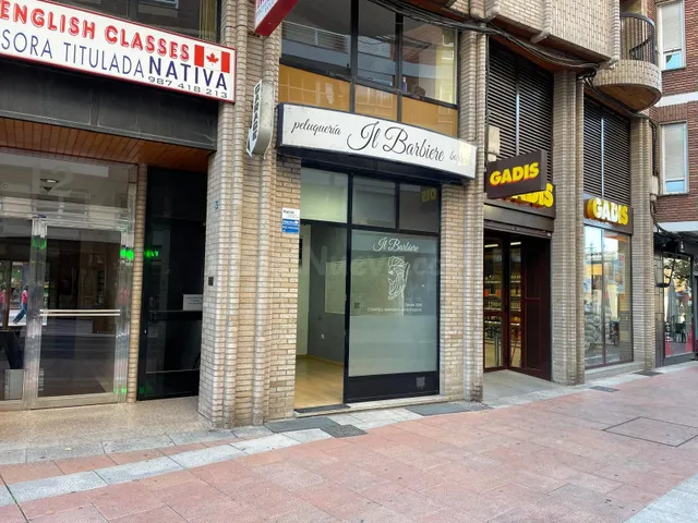 SE ALQUILA LOCAL EN CALLE ANCHA — 2