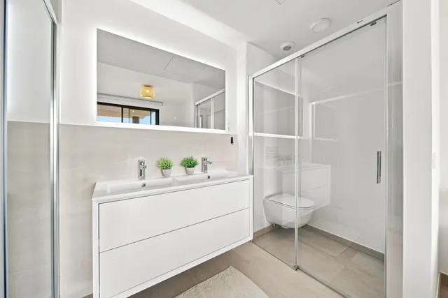 EXCLUSIVO APARTAMENTO DE 2 DORMITORIOS CON VISTAS PANORÁMICAS AL MAR – CARVAJAL, FUENGIROLA — 6