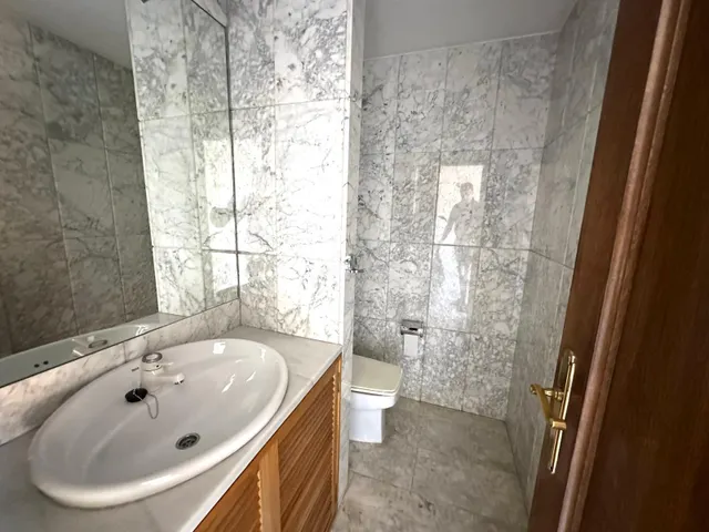 AMPLIO PISO DE 200 M2 EN ALQUILER – GRANADA — 25