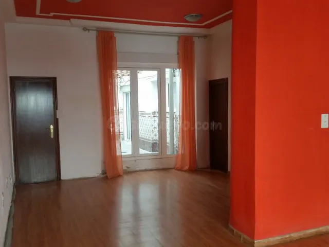 LOCAL COMERCIAL EN ALQUILER, UBICADO EN CALLE PEATONAL DE ON - foto 3