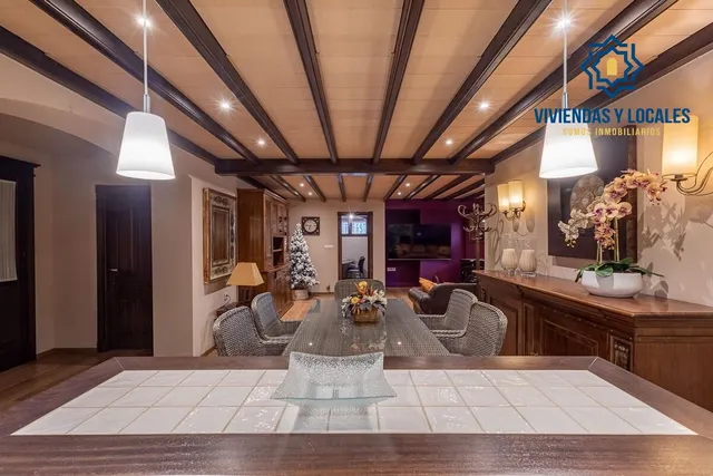 INCREÍBLE CHALET INDEPENDIENTE EN ZONA PRIVILEGIADA — 33
