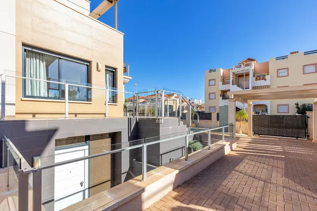 Villa 5 habitaciones 296m² en venta - La Zenia — 38