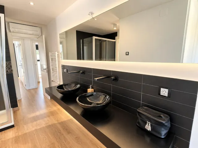 Preciosa casa de esquina con 3 dormitorios, amplia parcela privada y vistas panorámicas en Albir — 24