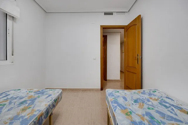 Venta de amplio apartamento seminuevo Ed.Torreaguas Torrevieja — 33