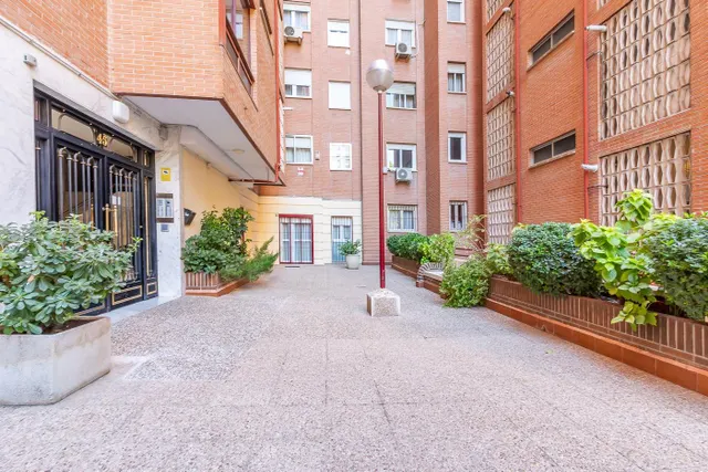 Amplitud, diseño y comodidad junto a La Vaguada – Calle Julio Palacios, Madrid — 50