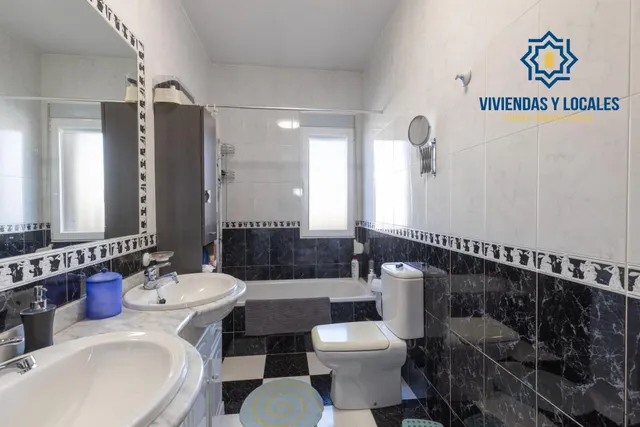 Casa en Armilla con terraza, patio y amplia cochera — 29