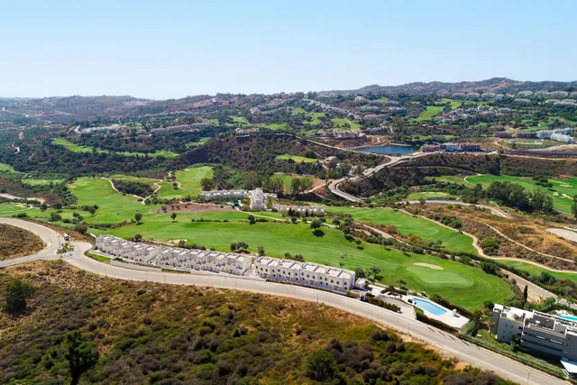 Un nuevo proyecto en La Cala Resort compuesto por 26 amplios adosados en primera línea de golf con vistas panorámicas sobre el residencial y el valle de Mijas. — 47