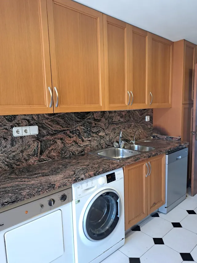 Amplio piso con 4 dormitorios y vistas al mar y Benidorm en zona Levante. — 15