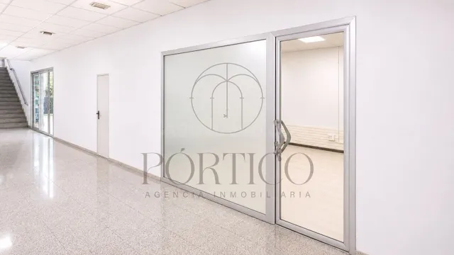 ¡Impecable y listo para entrar! Local comercial céntrico en  - foto 3
