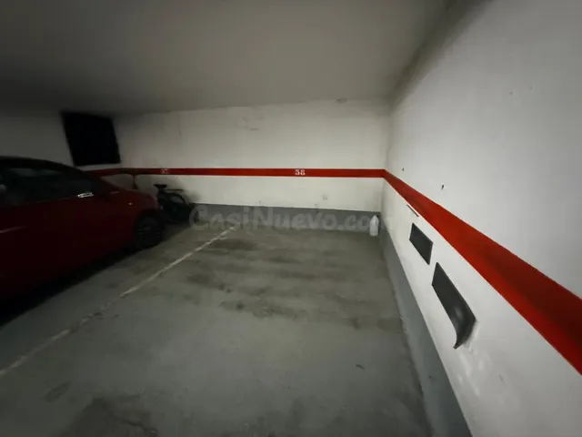 Amplia Plaza de Garaje para coche y moto en Russafa, Valencia — 2