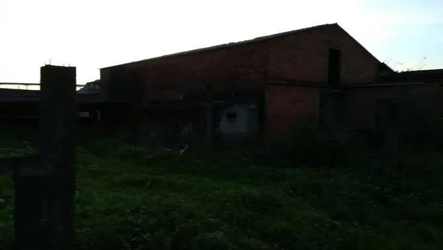 TERRENO Y EDIFICIO EN VENTA — 25