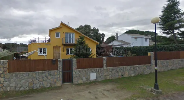 SE VENDE CASA OKUPADA en Calle Colmenar Nº 11 Valdemorillo ( - foto 2