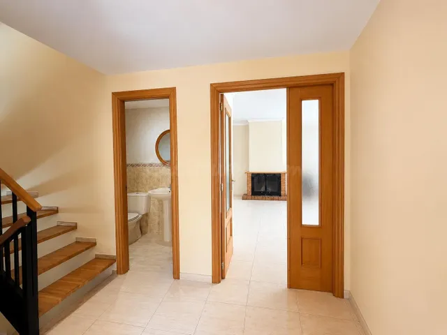 EXCLUSIVA VIVIENDA DE 250 m2 ÚTILES CON GARAJE, BUHARDILLA,  - foto 2