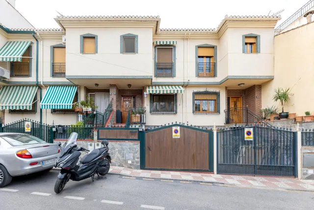 SE VENDE BONITA CASA ADOSADA DE 4 DORMITORIOS CON PISCINA PRIVADA, GARAJE Y GIMNASIO — 2