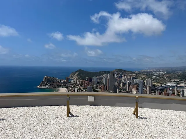 Se vende preciosos apartamento en Poniente con 2 dormitorios, 1 baño, parking y trastero — 40