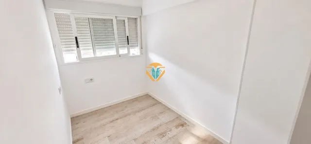 Moderno Piso Reformado en el Corazón del Rincon de Loix, Benidorm — 12