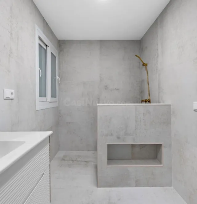 GRAN APARTAMENTO EN TORREVIEJA: 3 HAB, 2 BAÑO — 5