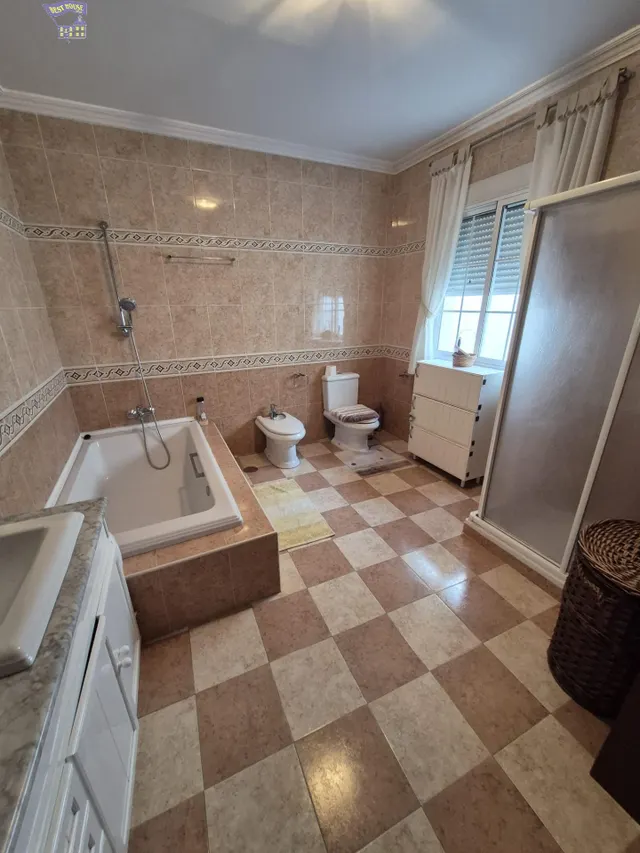 SE VENDE CASA EN ZONA CENTRO — 30
